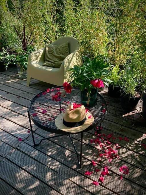 Riverfront Cabins In The Garden Poznan Exterior photo