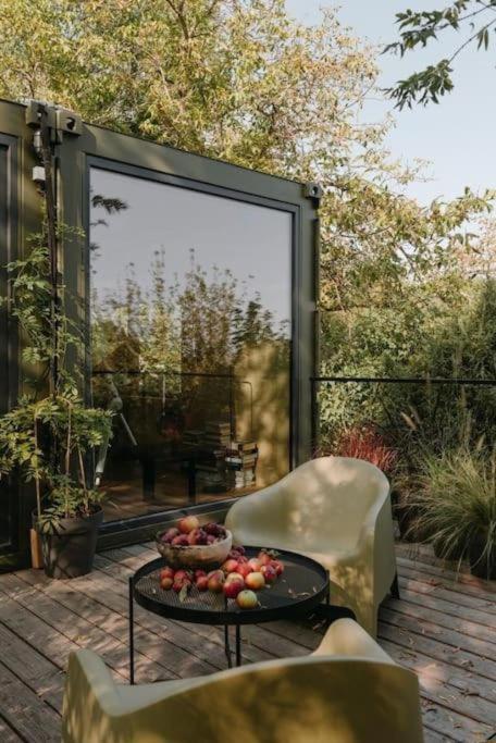Riverfront Cabins In The Garden Poznan Exterior photo